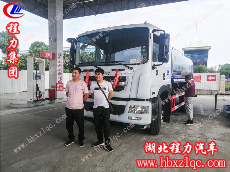 2019/05/31 鄭州吳總、唐總在程力專用汽車股份有限公司自提一輛12方東風D9噴霧車，單號26729
