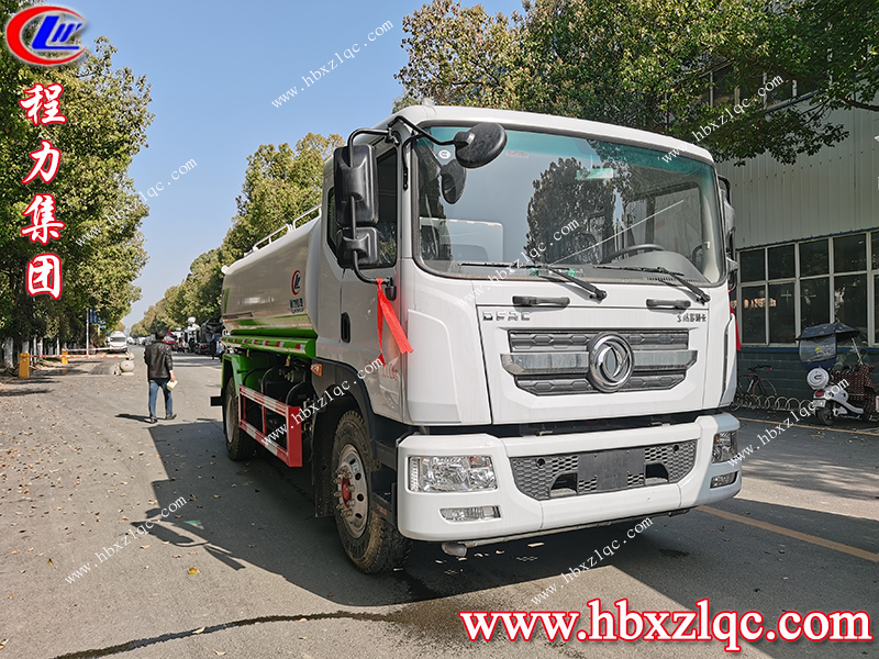 二月的天氣似六月，吉林客戶來程力集團(tuán)自提東風(fēng)D9灑水車